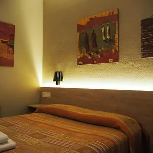 hostal-acella.biarritzhotels.info/